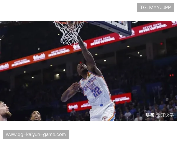 NBA雷霆队球员华莱士致敬老将威斯布鲁克，雷霆队教练布鲁克斯